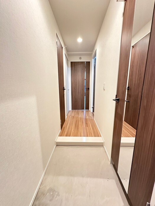 物件内観写真11　(玄関)