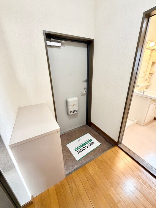 物件内観写真11　(玄関)