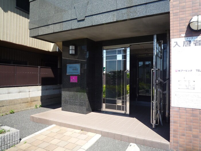 物件外観写真3　(エントランス部分)