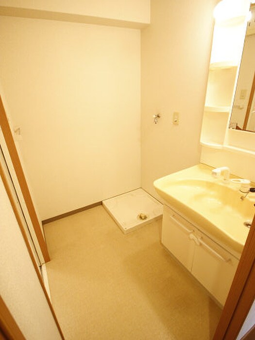 物件内観写真15　(洗濯機置場)