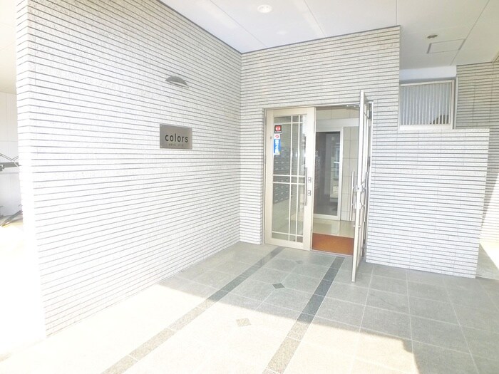 物件外観写真2　(エントランス部分)