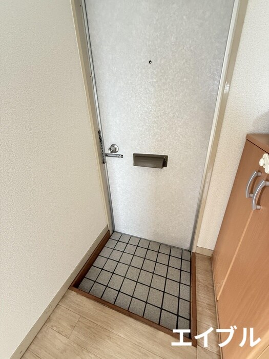 物件内観写真9　(玄関)