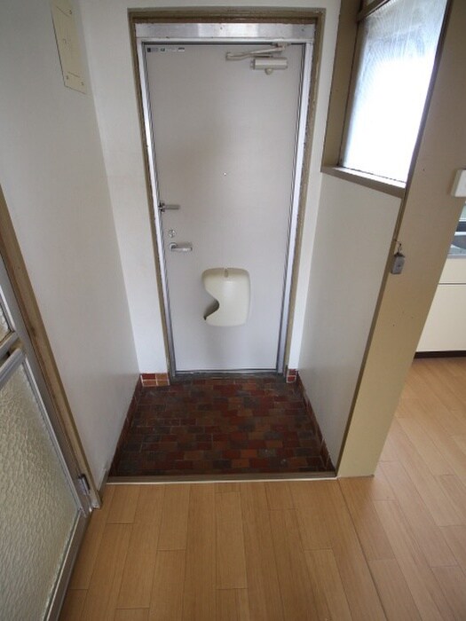 物件内観写真7　(玄関)