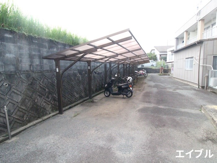 物件外観写真2　(駐輪場)