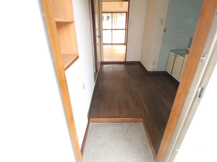 物件内観写真12　(玄関)