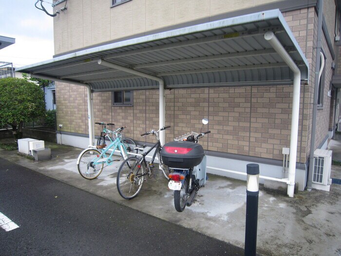 物件外観写真3　(駐輪場)