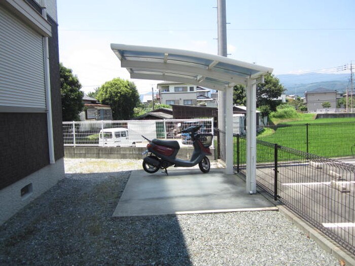 物件外観写真2　(駐輪場)