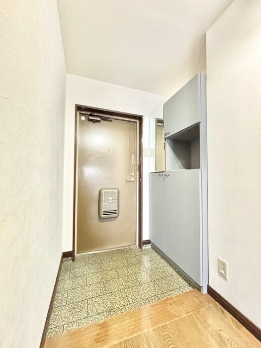 物件内観写真12　(玄関)