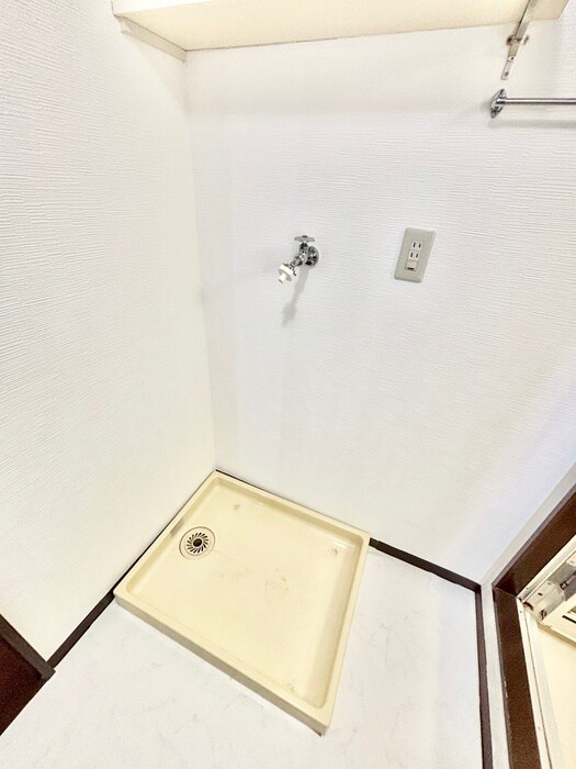 物件内観写真18　(洗濯機置場)