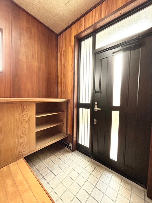 物件内観写真2　(玄関)