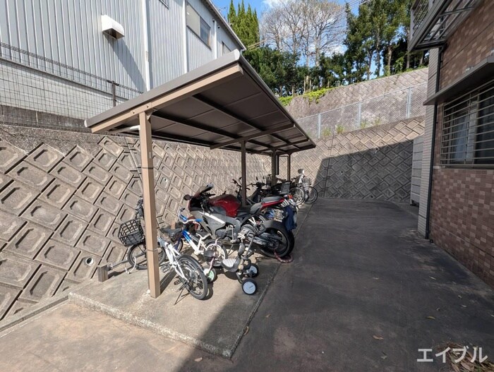 物件外観写真4　(駐輪場)