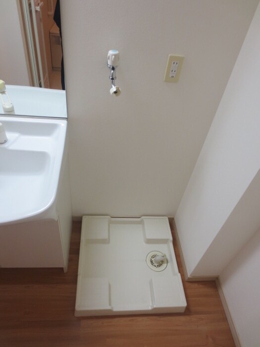 物件内観写真11　(洗濯機置場)