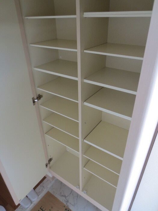 物件内観写真18　(靴箱)