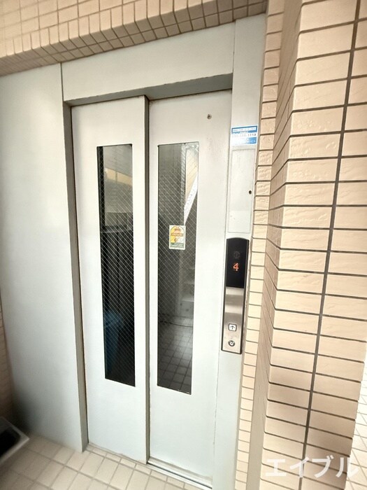 物件外観写真6　(エントランス部分)