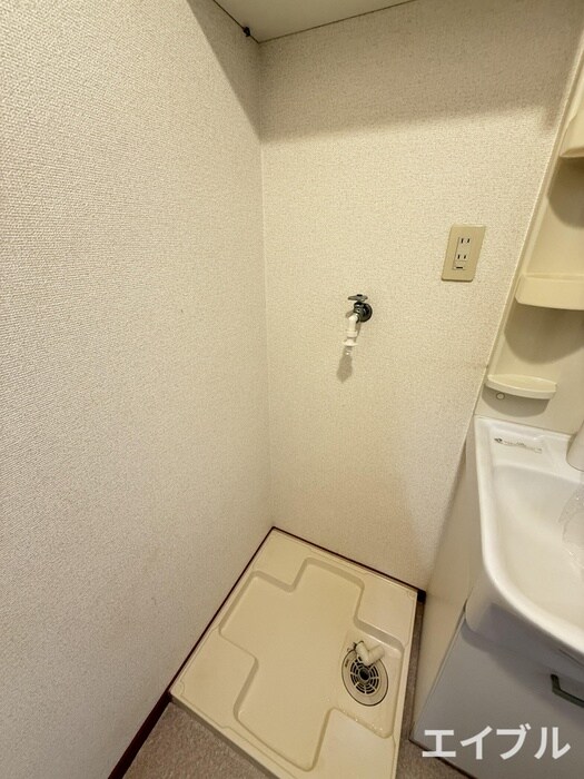 物件内観写真12　(洗濯機置場)