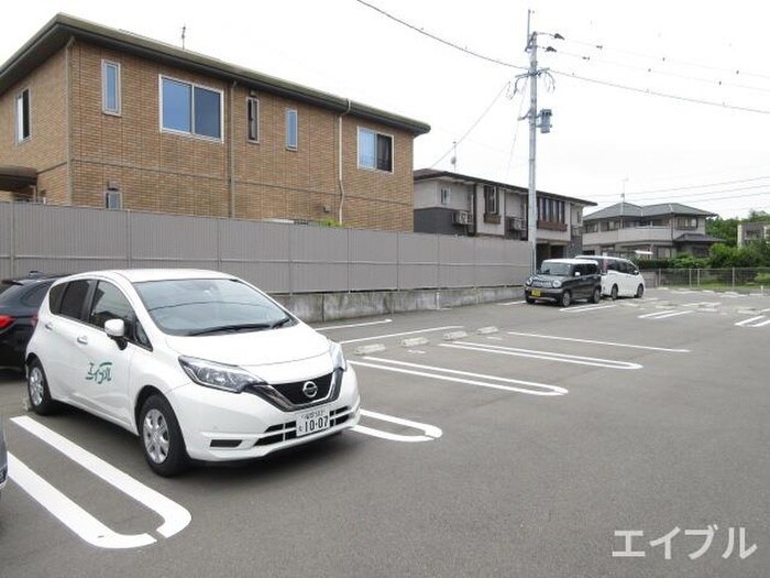 物件外観写真4　(駐車場)