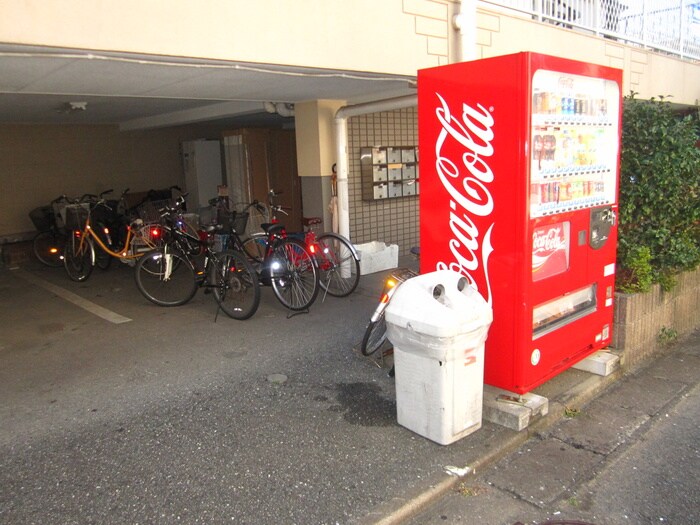 物件外観写真4　(駐輪場)