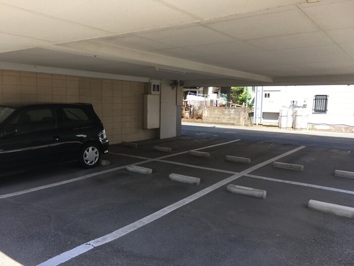 物件外観写真5　(駐車場)
