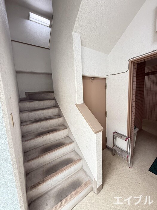 物件外観写真4　(エントランス部分)