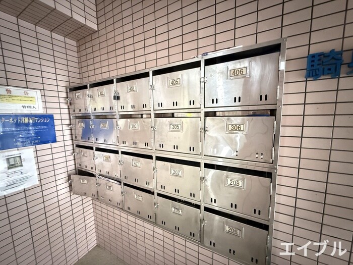 物件外観写真5　(エントランス部分)