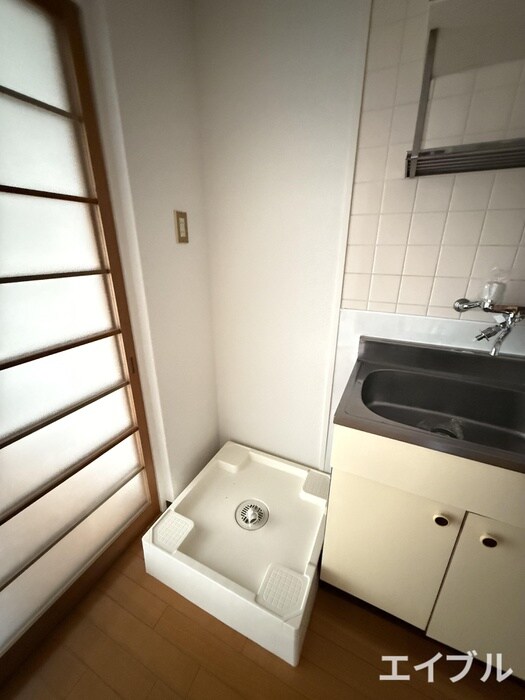 物件内観写真12　(洗濯機置場)