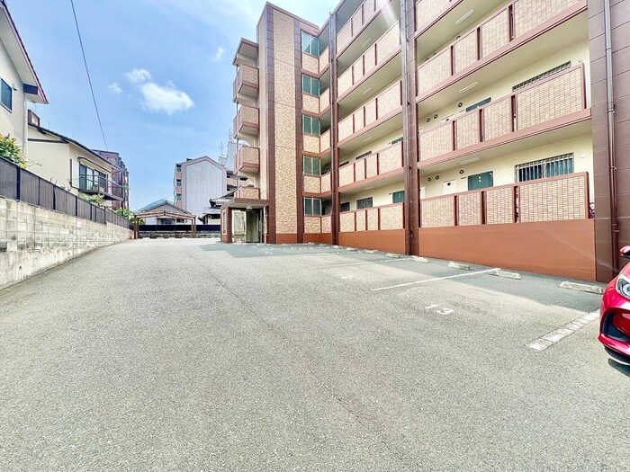 物件外観写真3　(駐車場)