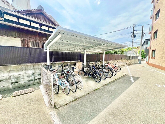 物件外観写真4　(駐輪場)