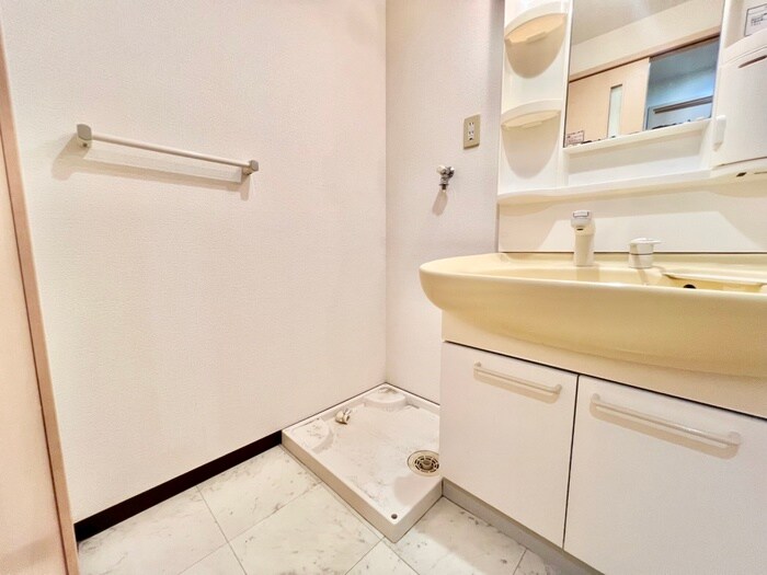 物件内観写真16　(洗濯機置場)