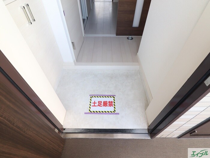 物件内観写真15　(玄関)