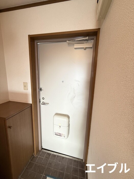 物件内観写真12　(玄関)