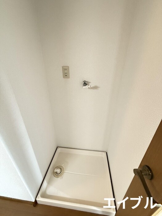 物件内観写真16　(洗濯機置場)