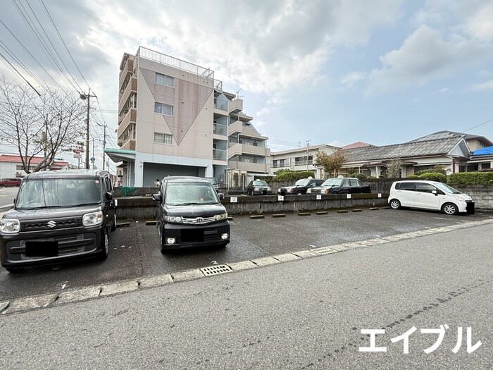 物件外観写真2　(駐車場)