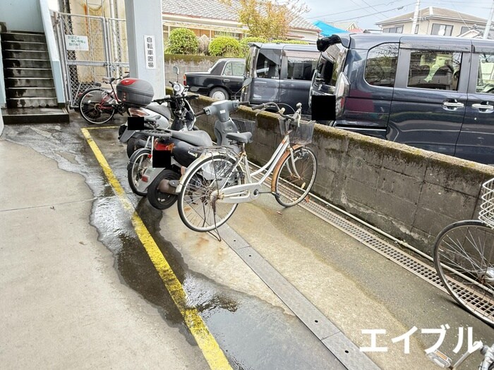物件外観写真3　(駐輪場)