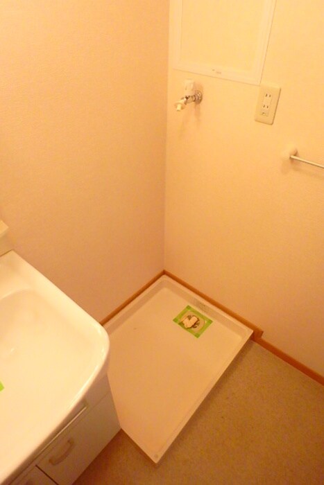 物件内観写真14　(洗濯機置場)