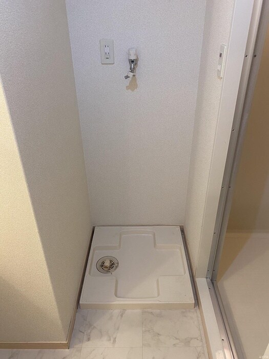 物件内観写真13　(洗濯機置場)