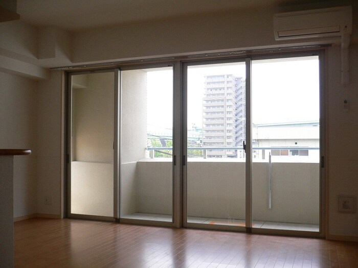 物件内観写真17　(室内からの展望)