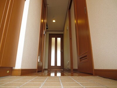 物件内観写真4　(玄関)