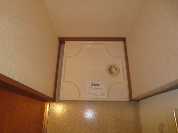 物件内観写真8　(洗濯機置場)