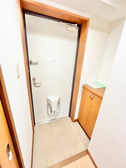 物件内観写真12　(玄関)