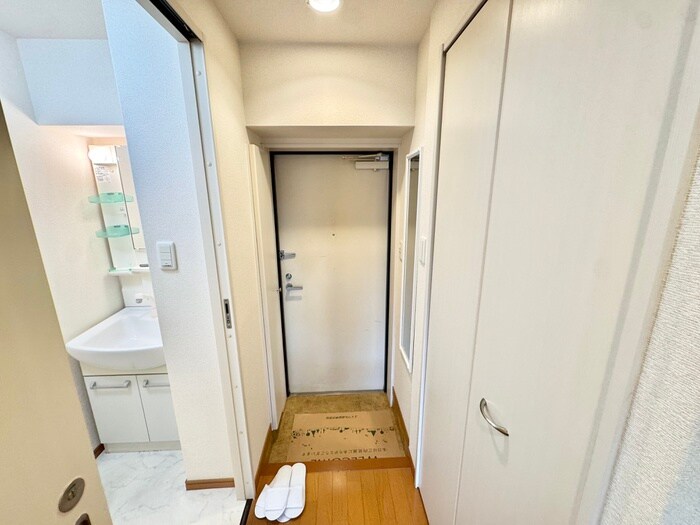 物件内観写真11　(玄関)