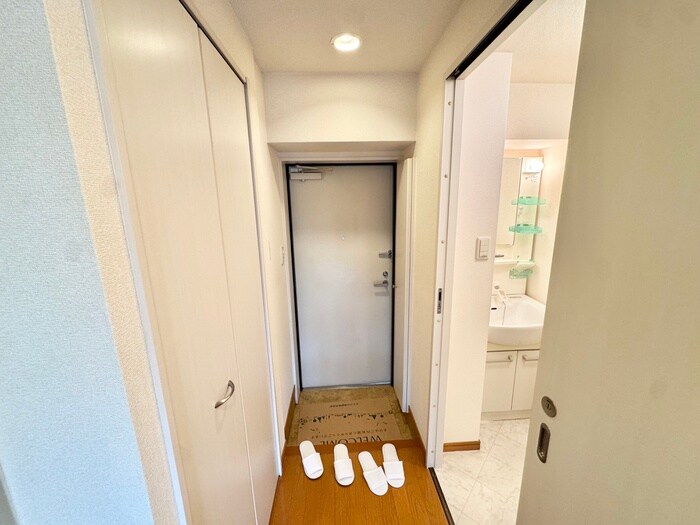 物件内観写真11　(玄関)