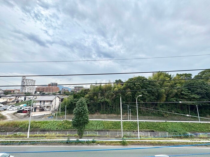 物件内観写真13　(室内からの展望)