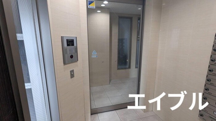 物件外観写真2　(エントランス部分)