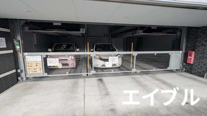 物件外観写真4　(駐車場)