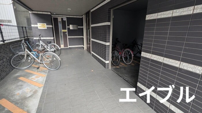 物件外観写真5　(駐輪場)