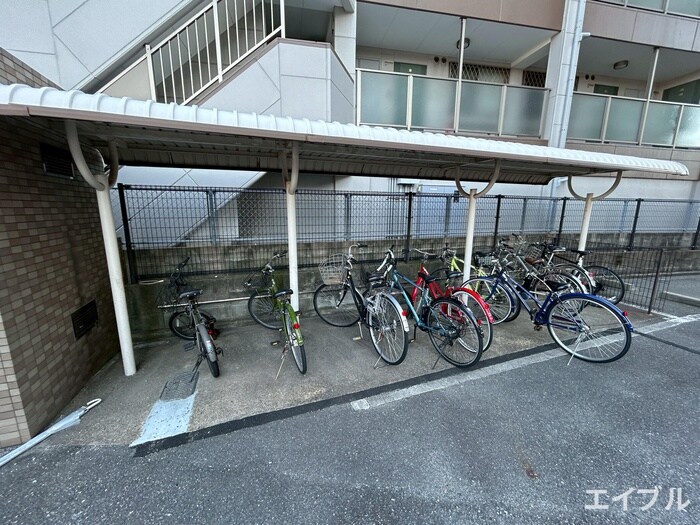 物件外観写真4　(駐輪場)