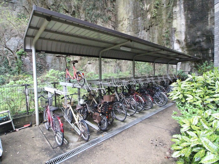 物件外観写真4　(駐輪場)