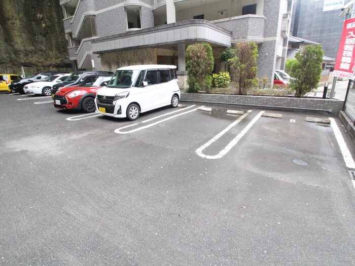 物件外観写真5　(駐車場)