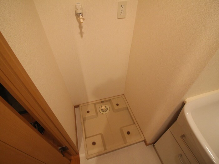 物件内観写真13　(洗濯機置場)