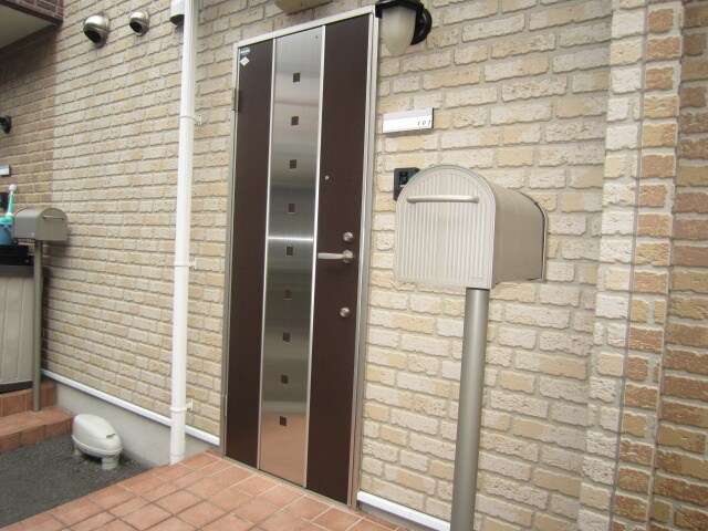 物件外観写真3　(エントランス部分)